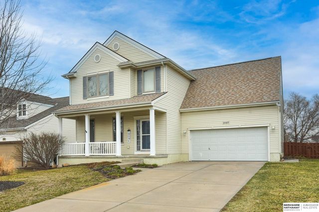 2107 Quartz Dr, Papillion, NE 68046