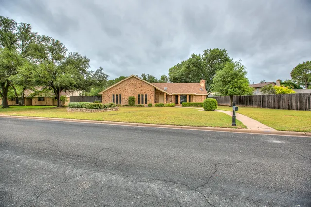 3221 Ridgecrest Ln, San Angelo, TX 76904