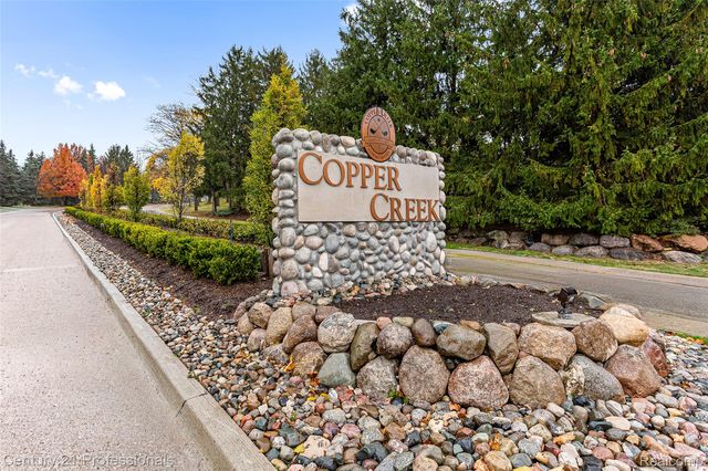 28074 Hickory Dr, Farmington Hills, MI 48331