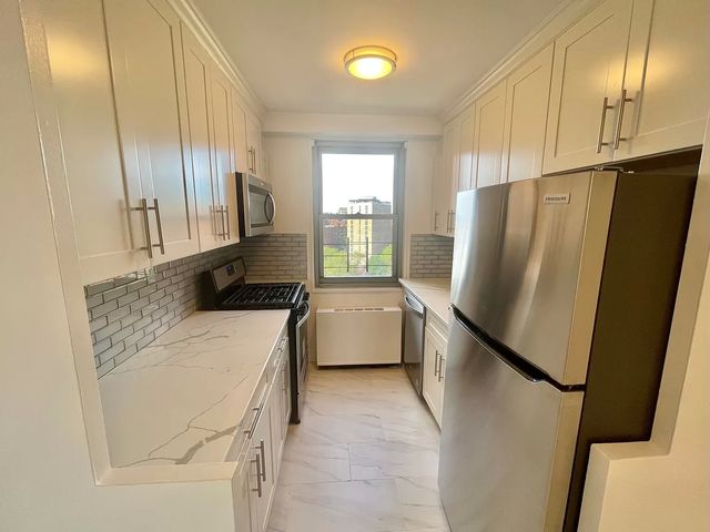 61-20 Grand Central Pkwy #A1201, Forest Hills, NY 11375
