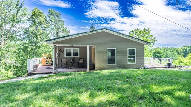 8133 Big Woods Rd, Metamora, IN 47030