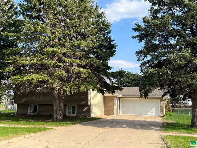 2008 Roundtable Rd, Sergeant Bluff, IA 51054