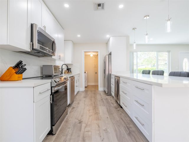 700 SW 4th Court, Hallandale Beach, FL 33009