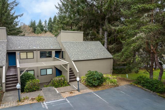 5801 NE Voyage Ave #38, Lincoln City, OR 97367