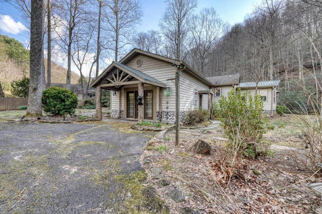 4868 Swallows Creek Rd, Hiawassee, GA 30546