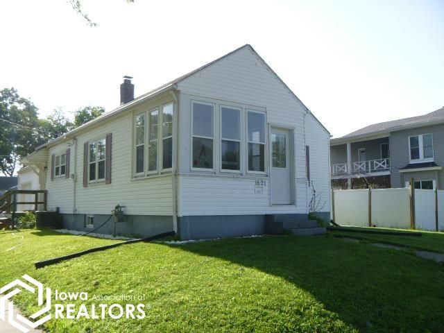 1621 S  Central Ave, Burlington, IA 52601