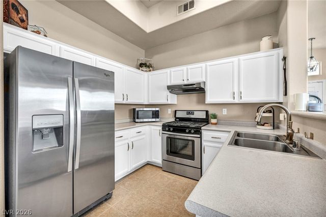2305 W  Horizon Ridge Pkwy #3621, Henderson, NV 89052