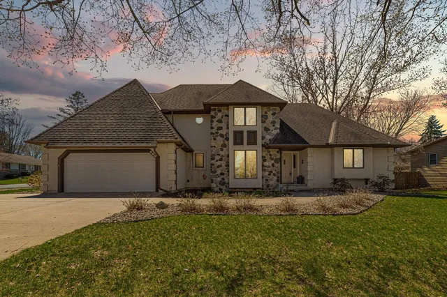600 River Ridge Rd, River Falls, WI 54022