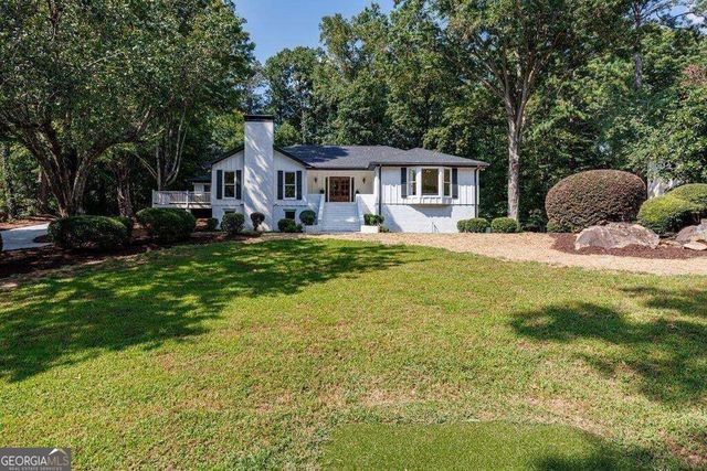 820 Oakhaven Dr, Roswell, GA 30075