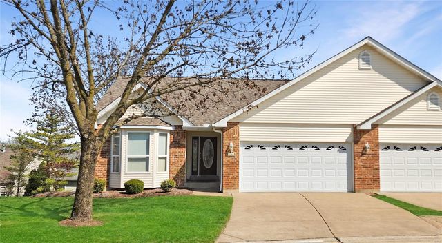3162 Country Bluff Dr #37A, Saint Charles, MO 63301