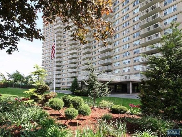 555 North Ave  #19A, Fort Lee, NJ 07024
