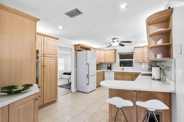 717 Heron Dr, Delray Beach, FL 33444