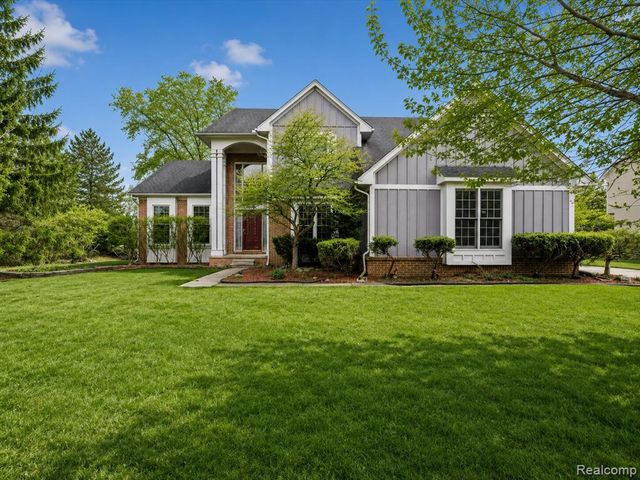7359 Water Oaks, West Bloomfield, MI 48324