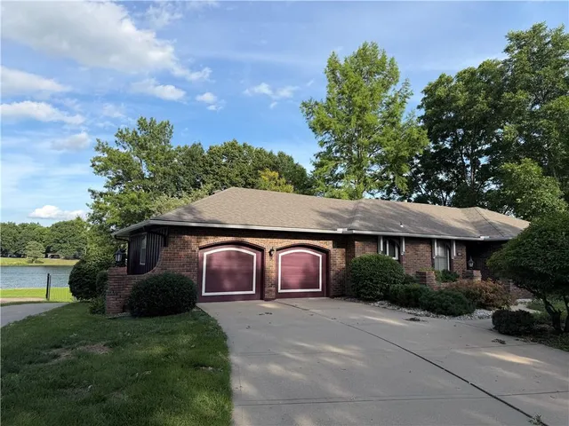 403 S  Silver Top Ln, Raymore, MO 64083