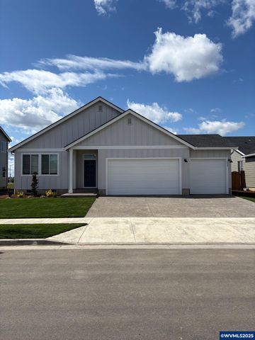 1029 Clemson St, Woodburn, OR 97071