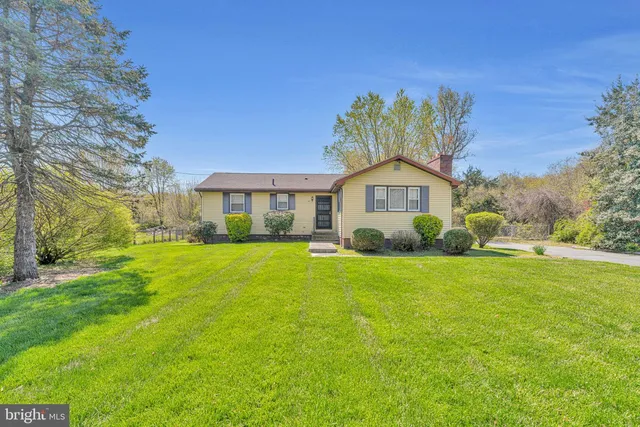 49 Piercetown Rd, Millville, NJ 08332