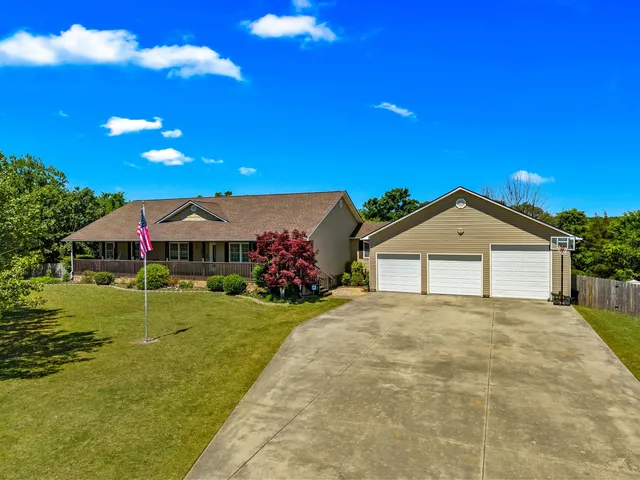 140 Windsong Dr, Parrottsville, TN 37843