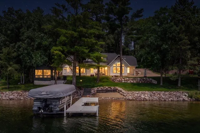 10673 Oak Grove Dr, Pequot Lakes, MN 56472