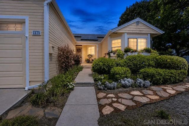 4470 Garnet Ln, Oceanside, CA 92056