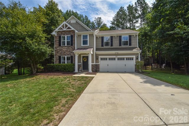 137 Poplin Pl, Lake Wylie, SC 29710