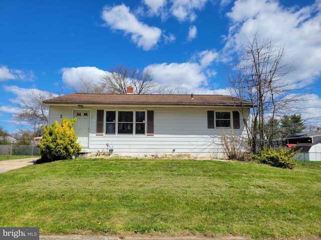 3 Holden Dr, New Castle, DE 19720