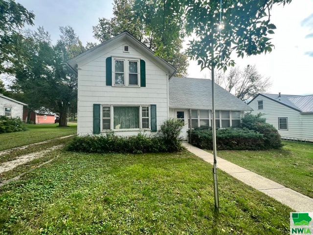 208 College St, Peterson, IA 51047