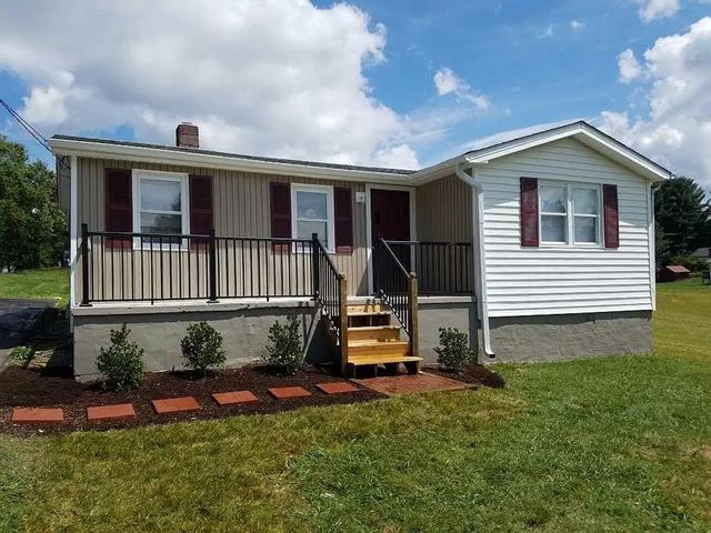 1800 Whipple Dr, Blacksburg, VA 24060