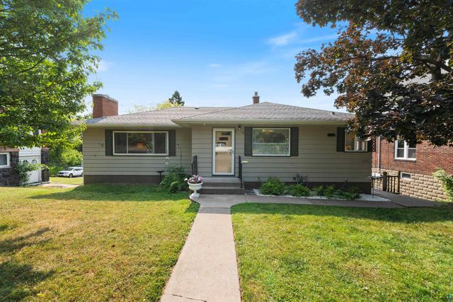 2016 E 3rd St, Duluth, MN 55812