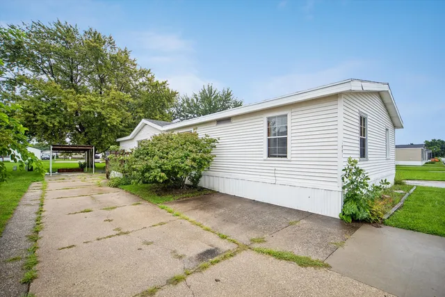 1991 SE Four Seasons Dr, Ankeny, IA 50021