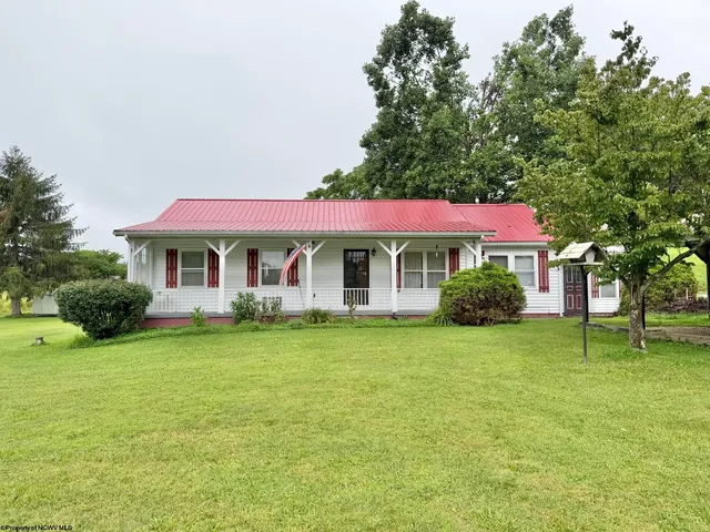 81 Fort Hill Dr, Rock Cave, WV 26234