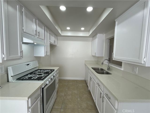 7942 Moonshadow Cir #2, Huntington Beach, CA 92647