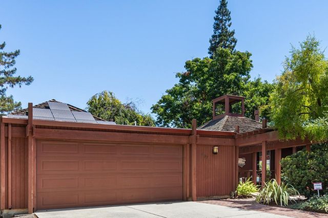 407 Hedgerow Ct, Mountain View, CA 94041