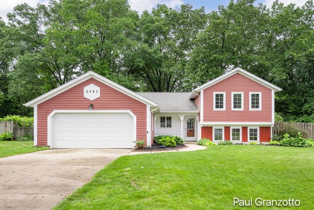 2483 Russit Dr NE, Grand Rapids, MI 49525