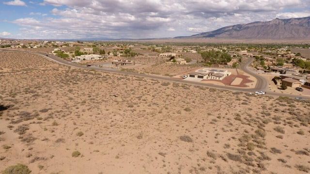 4 Don Julio Rd, Corrales, NM 87048
