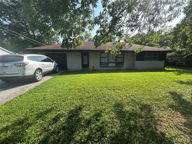 1923 Florence St, Cahokia, IL 62206