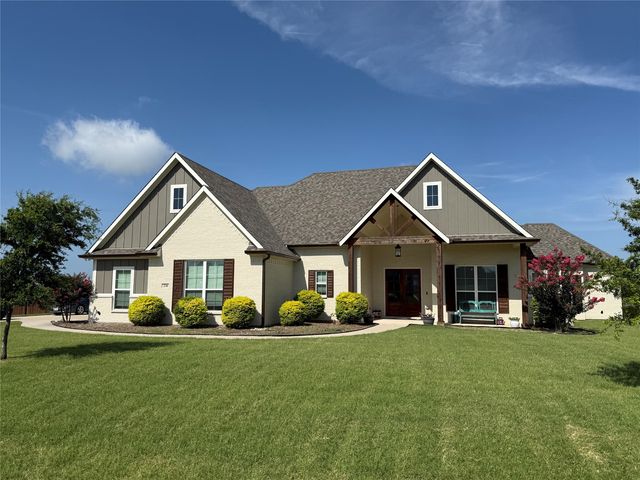 230 Low Bird Ln, Waxahachie, TX 75167
