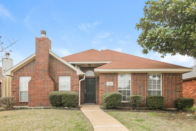 2525 Spring Rain Dr, Mesquite, TX 75181