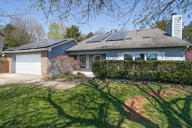 928 Tree Trunk Rd, Knoxville, TN 37934