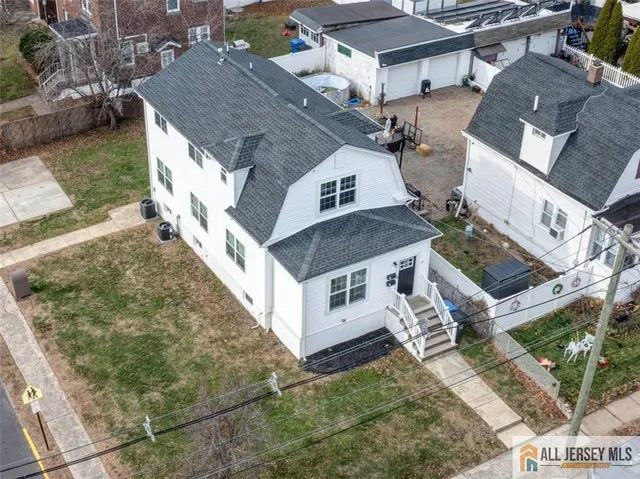 27 S  2nd St, Fords, NJ 08863