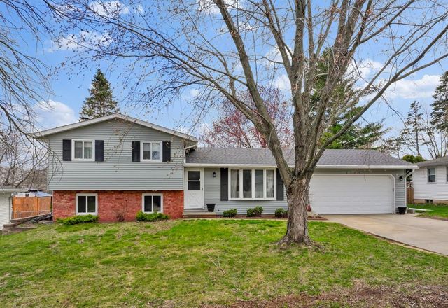2785 Candle Ln, Green Bay, WI 54304