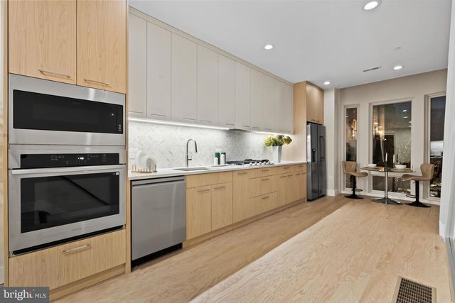 1031 S  Fairhill St, Philadelphia, PA 19147