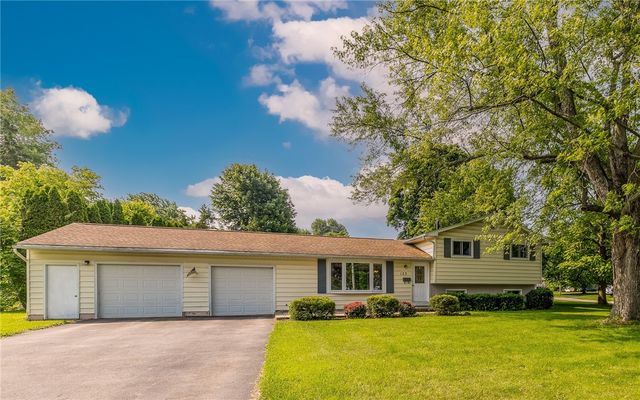 123 Harmony Dr, Rochester, NY 14626