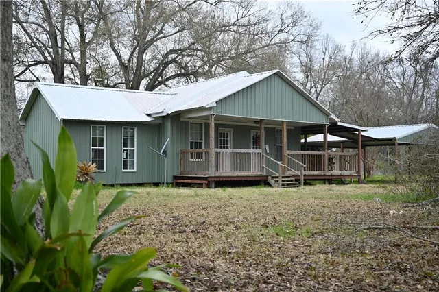 564 Schexnyder Rd, Mansura, LA 71350
