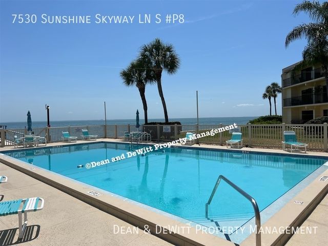 7530 Sunshine Skyway Ln S  #P8, Saint Petersburg, FL 33711