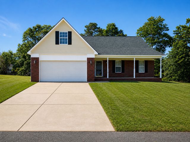 113 Woodbine Dr, Raeford, NC 28376