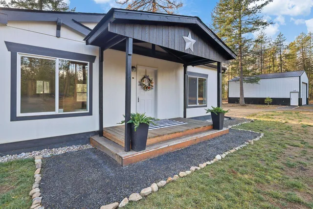 3833 Meadowlark Way, Loon Lake, WA 99148