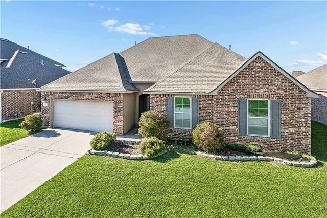697 Lakeshore Village Dr, Slidell, LA 70461