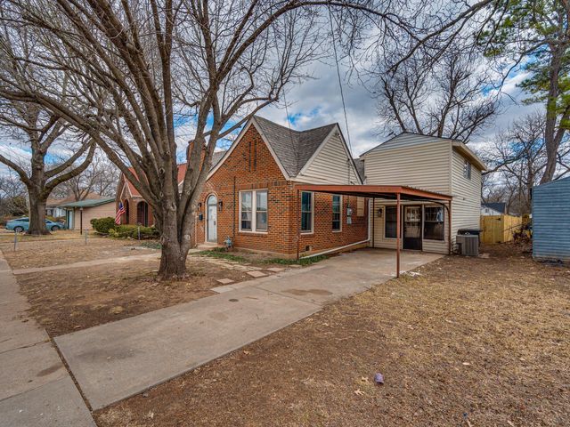 721 W  Chambers St, Cleburne, TX 76033