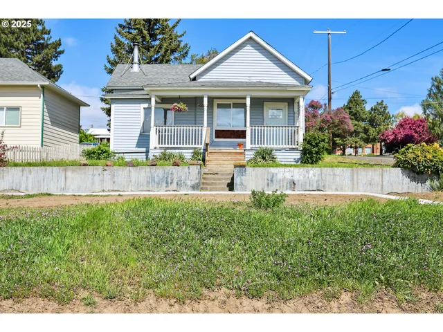 400 McCoy St, Moro, OR 97039
