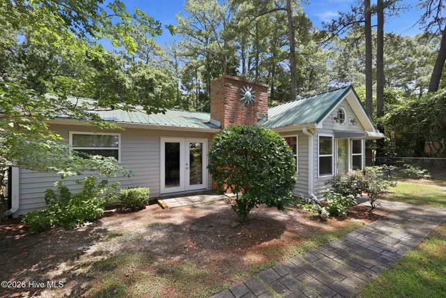 614 Country Club Drive, Arapahoe, NC 28510
